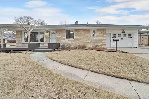 446 N Washington St, De Pere, WI 54115