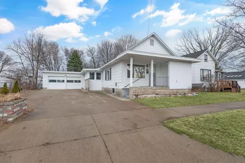 2104 12th Ave, Menominee, MI 49858