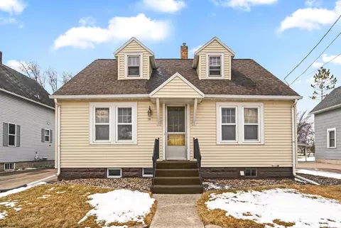 139 N 5th St, Hilbert, WI 54129