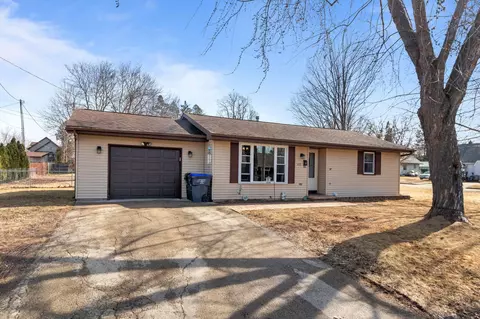 1112 Dexter St, New London, WI 54961
