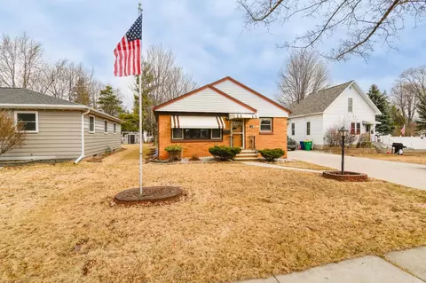 1214 Dousman St, Green Bay, WI 54303