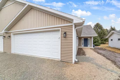 W272 Madison Avenue, Ixonia, WI 53036