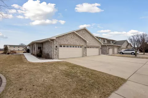 2185 Trailside Ln, De Pere, WI 54115