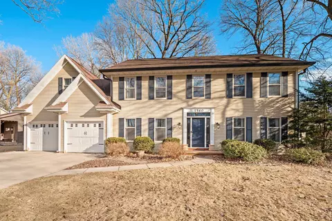 1560 Deerfield Dr, Oshkosh, WI 54904