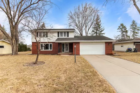 452 Lowell Pl, Neenah, WI 54956