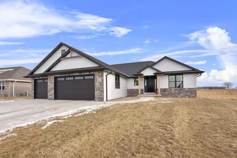 2671 Willow Grove Ln, Green Bay, WI 54311