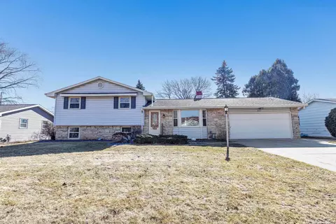 2211 Barberry Ln, Green Bay, WI 54304