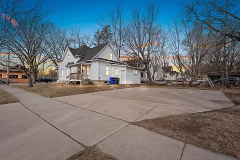 1502 N Richmond St, Appleton, WI 54911 photo 2