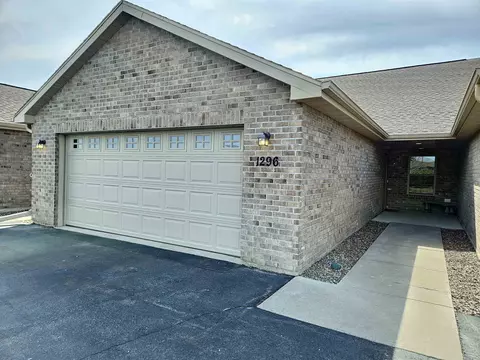 1296 Pond View Cir, De Pere, WI 54115