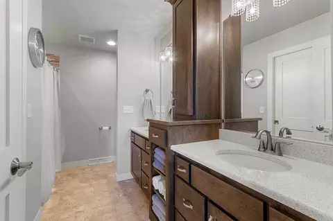 Bath - w5986 Daffodil Drive, Appleton, WI 54915 photo 2 of 6