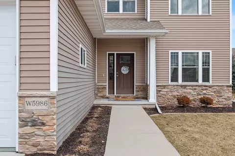 Exterior - w5986 Daffodil Drive, Appleton, WI 54915 photo 1 of 10