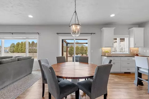 Dining - w5986 Daffodil Drive, Appleton, WI 54915 photo 2 of 3