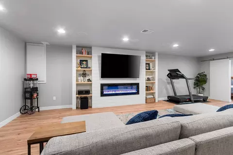 Living - w5986 Daffodil Drive, Appleton, WI 54915 photo 7 of 7