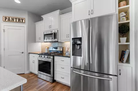 Kitchen - w5986 Daffodil Drive, Appleton, WI 54915 photo 2 of 8