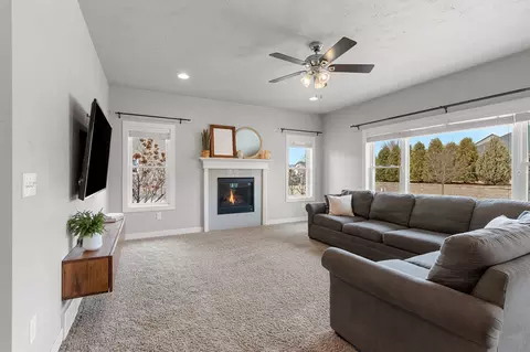 Living - w5986 Daffodil Drive, Appleton, WI 54915 photo 5 of 7