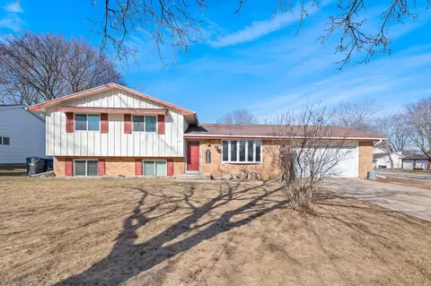 463 Vande Hei Rd, Green Bay, WI 54301