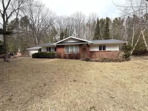 1300 Park Hill Dr, Gresham, WI 54128