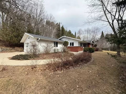 Exterior - 1300 Park Hill Dr, Gresham, WI 54128 photo 5 of 23