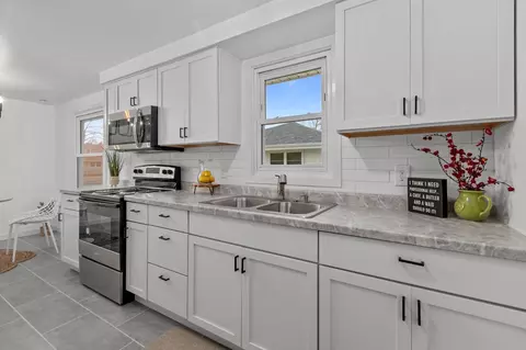 Kitchen - 2104 Esther St, Appleton, WI 54915 photo 2 of 3