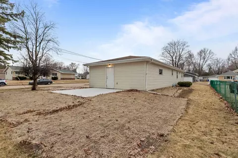 Exterior - 2104 Esther St, Appleton, WI 54915 photo 2 of 2