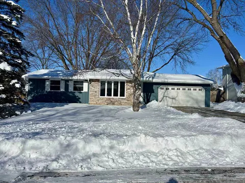 1130 Sharie Ln, Green Bay, WI 54304