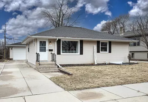 126 S James St, Kimberly, WI 54136