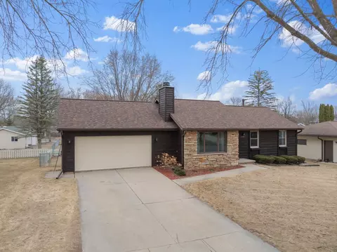 3020 Sunshine Pl, Green Bay, WI 54313