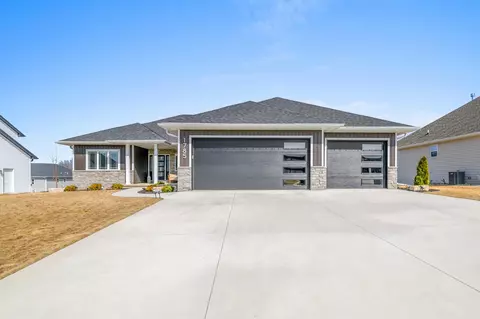 1785 Arbor Gate Ln, Green Bay, WI 54311