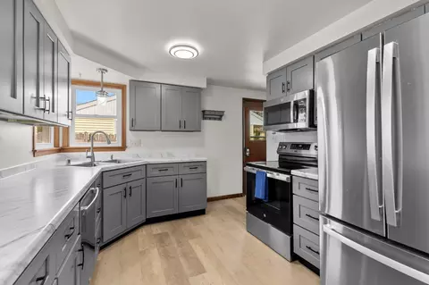 Kitchen - 423 E Lindbergh St, Appleton, WI 54911 photo 2 of 4