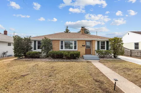 Exterior - 423 E Lindbergh St, Appleton, WI 54911 photo 1 of 3