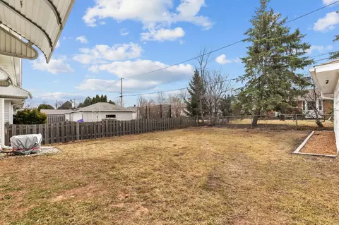 Exterior - 423 E Lindbergh St, Appleton, WI 54911 photo 2 of 3