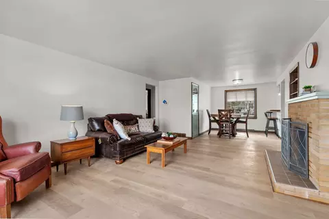 Living - 423 E Lindbergh St, Appleton, WI 54911 photo 3 of 4