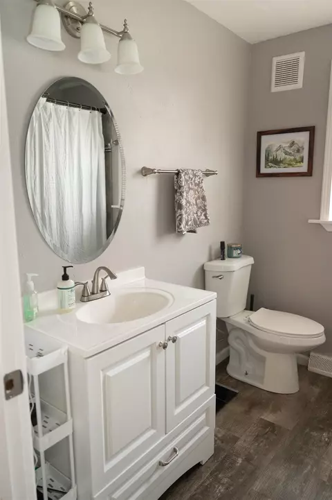 Bath - 1337 W Brewster St, Appleton, WI 54914 photo 1 of 4