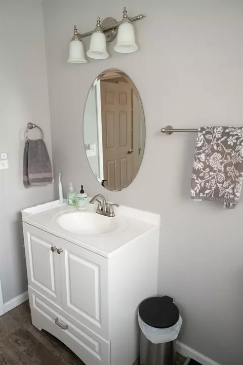 Bath - 1337 W Brewster St, Appleton, WI 54914 photo 2 of 4