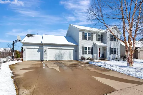 Exterior - 4110 E Appleview Dr, Appleton, WI 54913 photo 4 of 7