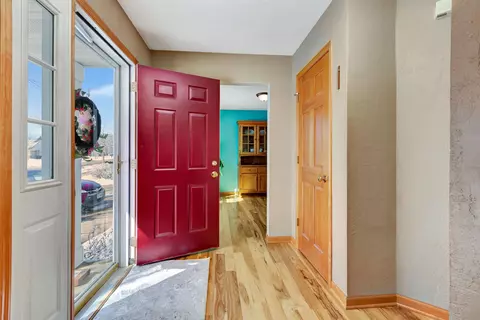 Entry Way - 4110 E Appleview Dr, Appleton, WI 54913 photo 1 of 3