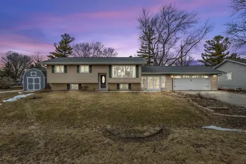 5497 Nickels Dr, Oshkosh, WI 54904