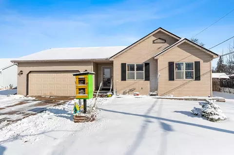 424 E Roeland Ave, Appleton, WI 54915 photo 2
