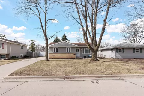 1073 Green Acres Ln, Neenah, WI 54956