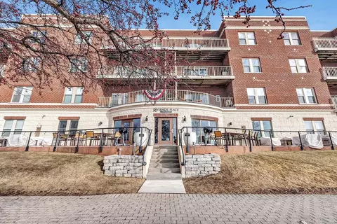 118 S Washington St #208B, Green Bay, WI 54301