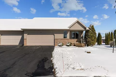 954 Solar Parkway Ct, Neenah, WI 54956