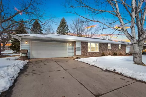 2931 Gilbert Dr, Green Bay, WI 54311