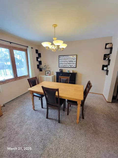 Dining - 600 N Canterbury Dr, Appleton, WI 54915 photo 5 of 6