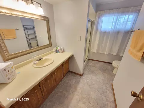 Bath - 600 N Canterbury Dr, Appleton, WI 54915 photo 3 of 4
