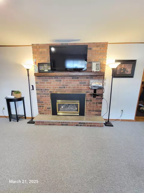 Living - 600 N Canterbury Dr, Appleton, WI 54915 photo 10 of 10