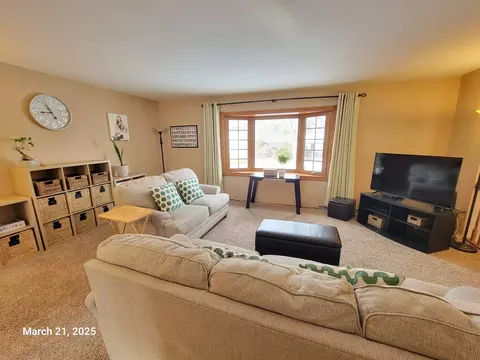 Living - 600 N Canterbury Dr, Appleton, WI 54915 photo 1 of 10