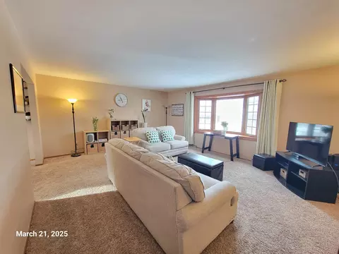 Living - 600 N Canterbury Dr, Appleton, WI 54915 photo 5 of 10