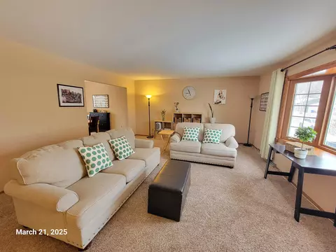 Living - 600 N Canterbury Dr, Appleton, WI 54915 photo 6 of 10