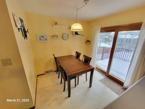 Dining - 600 N Canterbury Dr, Appleton, WI 54915 photo 3 of 6