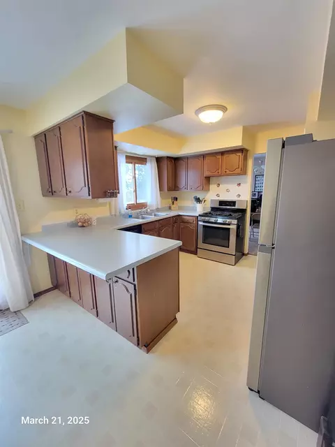 Kitchen - 600 N Canterbury Dr, Appleton, WI 54915 photo 2 of 2